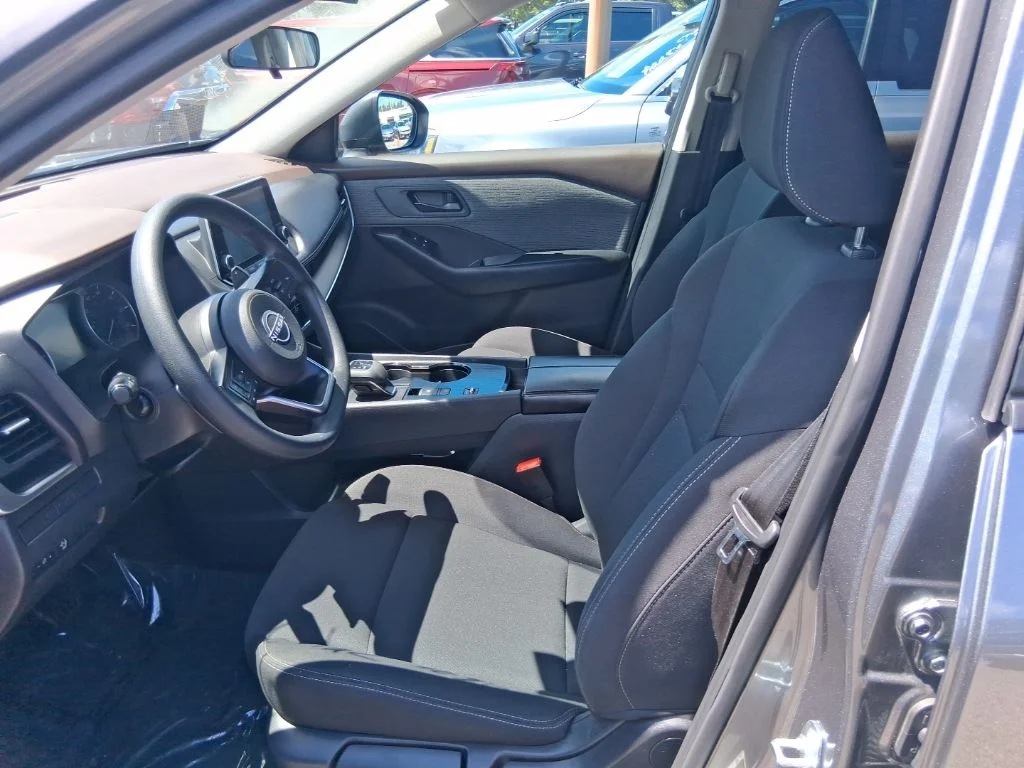 Used 2023 Gray Nissan S image 8