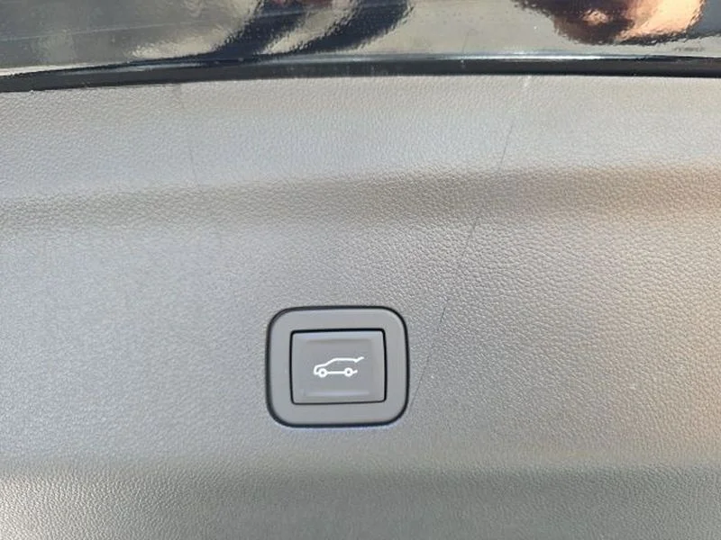 2026 Chevrolet Suburban Premier - Photo 8