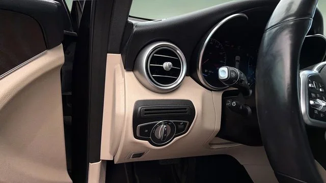Used 2021  Mercedes-Benz GLC 300 image 20
