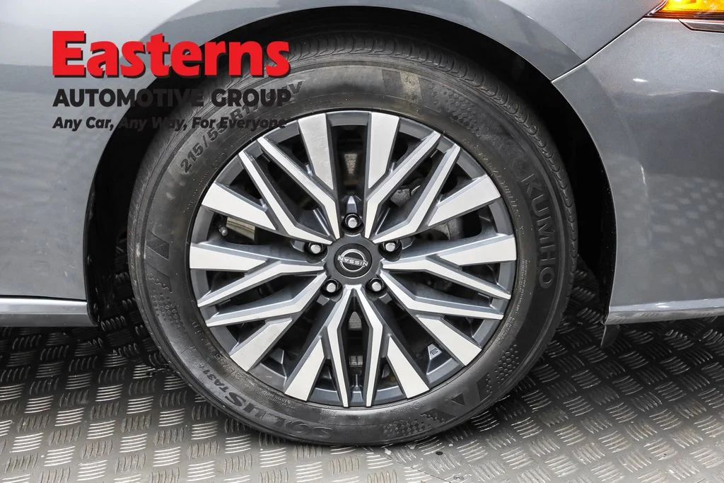 Used 2024 Gray Nissan 2.5 SV image 30