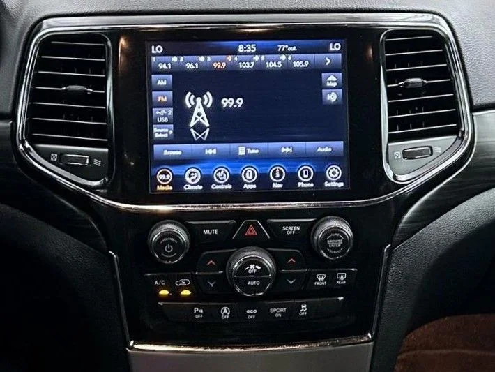 Used 2022 Gray Jeep Laredo X image 12