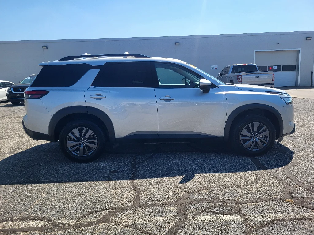 Used 2022 Brilliant Silver Metallic Nissan SV image 5