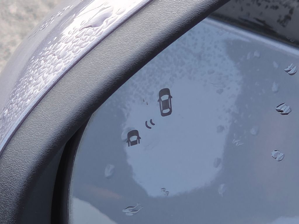 Used 2021 Silver Kia LXS image 5