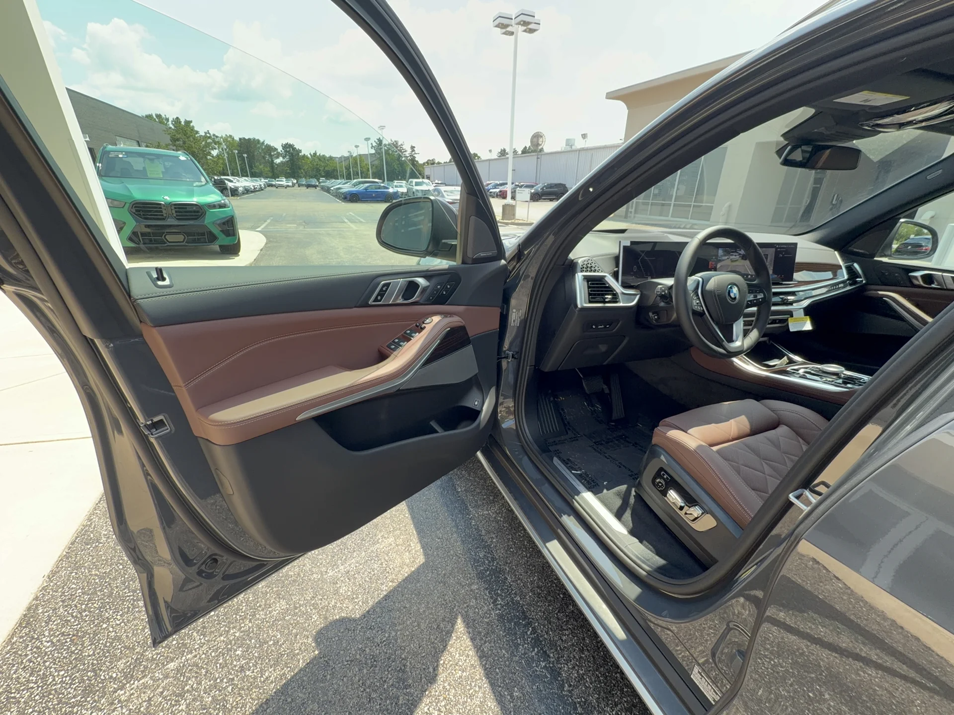 New 2026 Dravit Grey Metallic BMW xDrive50e image 8