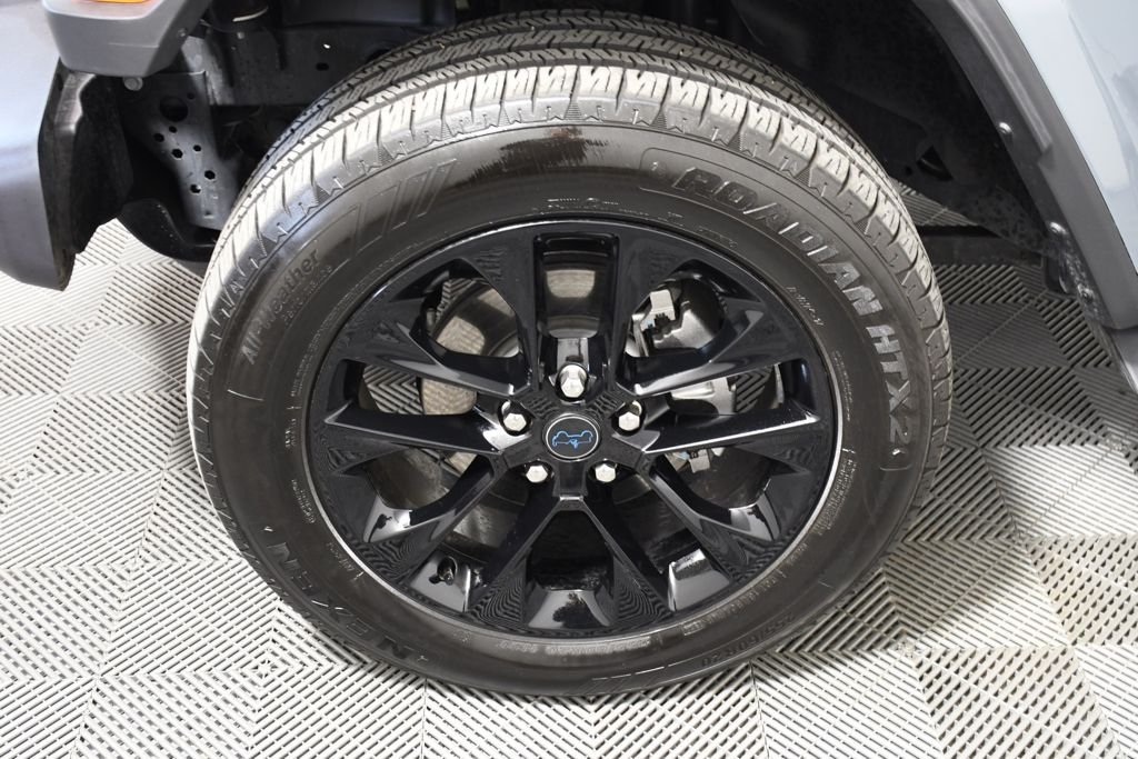 Used 2025 Anvil Clearcoat Jeep Sahara 4xe image 11
