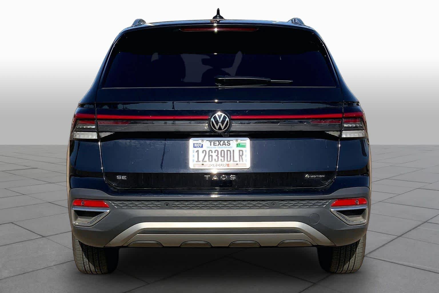 Used 2025 Deep Black Pearl Volkswagen SE image 5