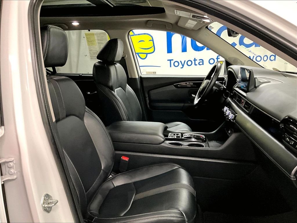 Used 2024 White Honda Touring image 11