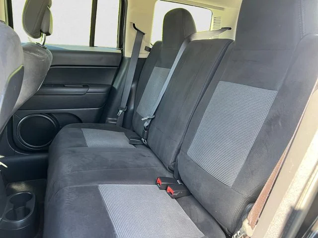 Used 2015 Black Jeep Altitude image 13