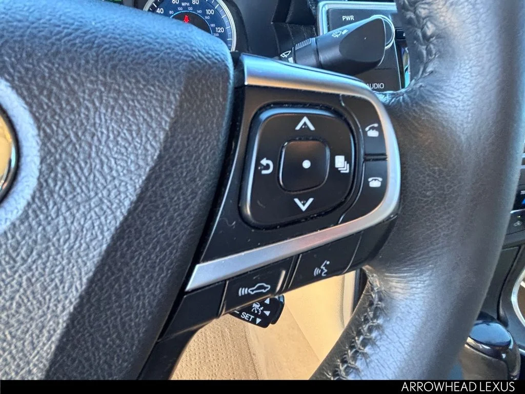 Used 2015  Toyota XLE image 23