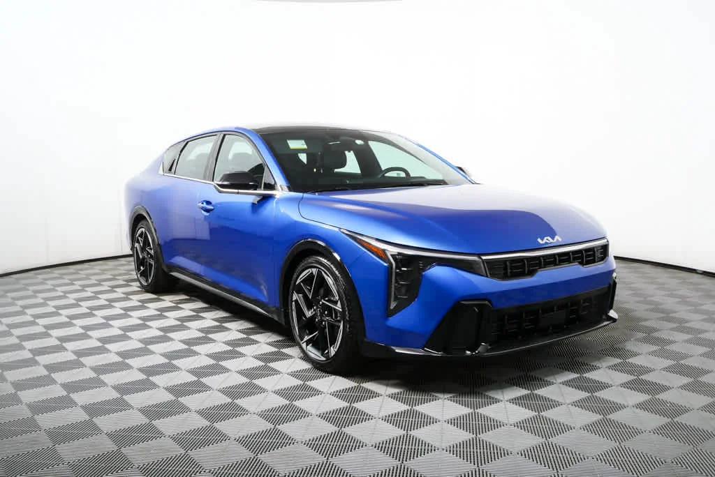 2025 Kia K4 GT-Line AT's photo