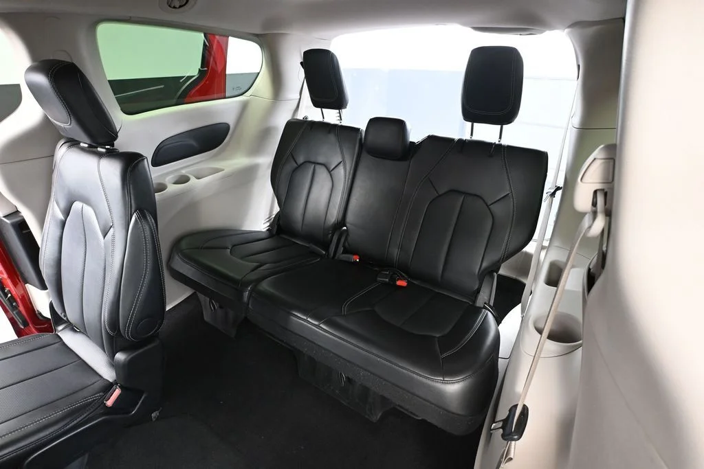 Used 2024 Red Chrysler Touring L image 39
