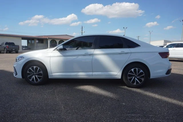 Used 2025  Volkswagen S image 11