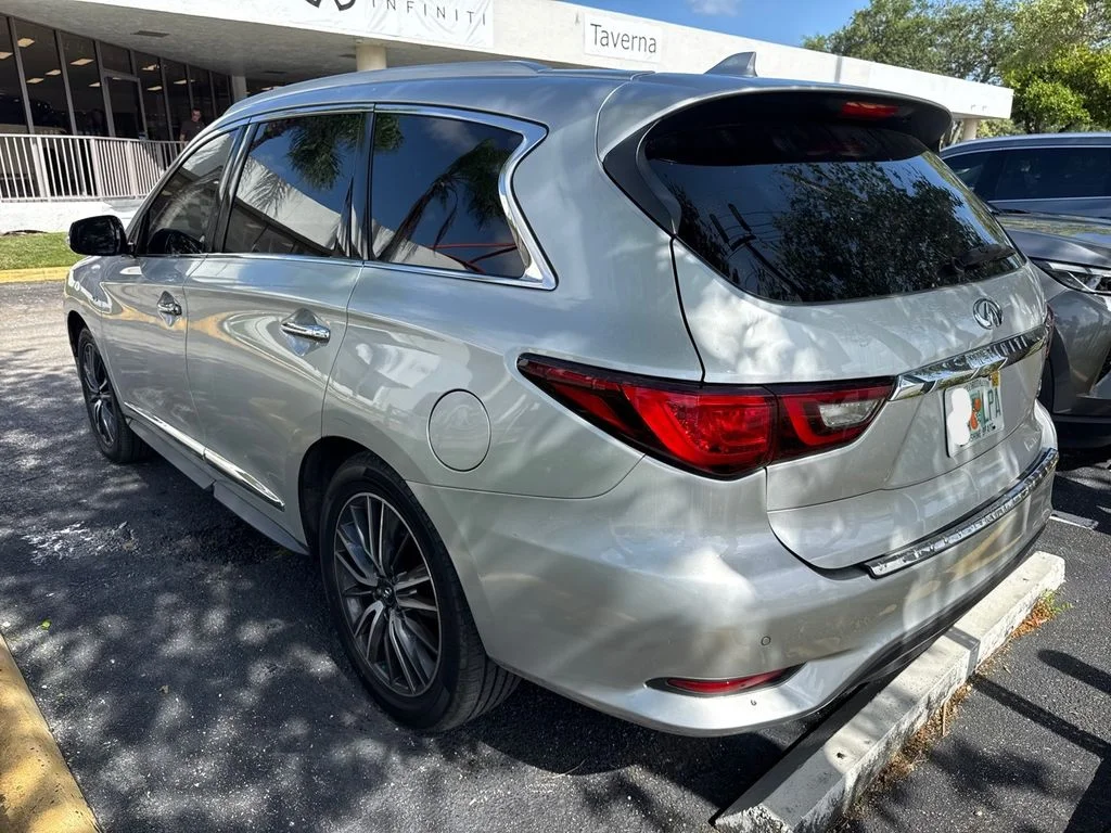 Used 2019 Silver INFINITI LUXE image 4