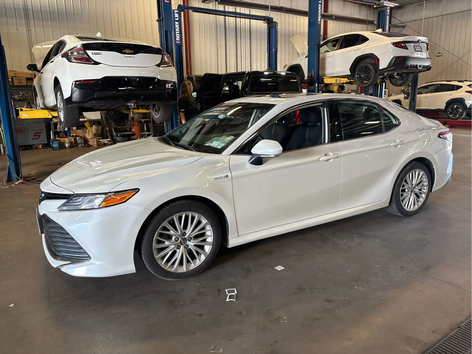 Used 2020 Wind Chill Pearl Toyota Hybrid XLE image 1