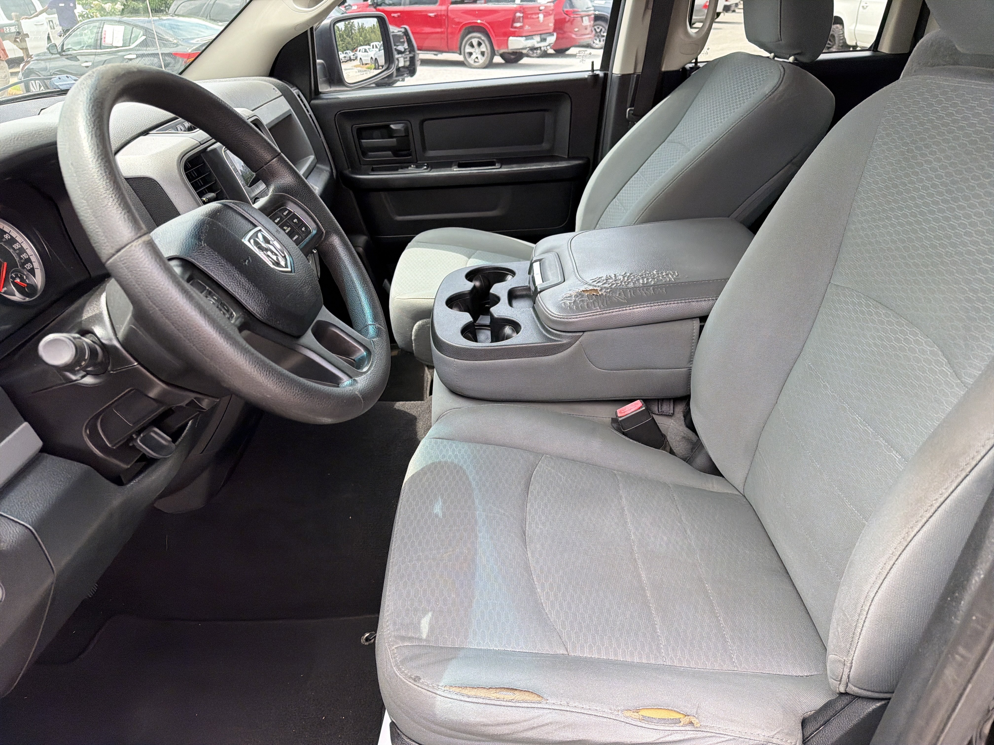 Used 2016 Brilliant Black Crystal Pearlcoat Ram Tradesman image 10