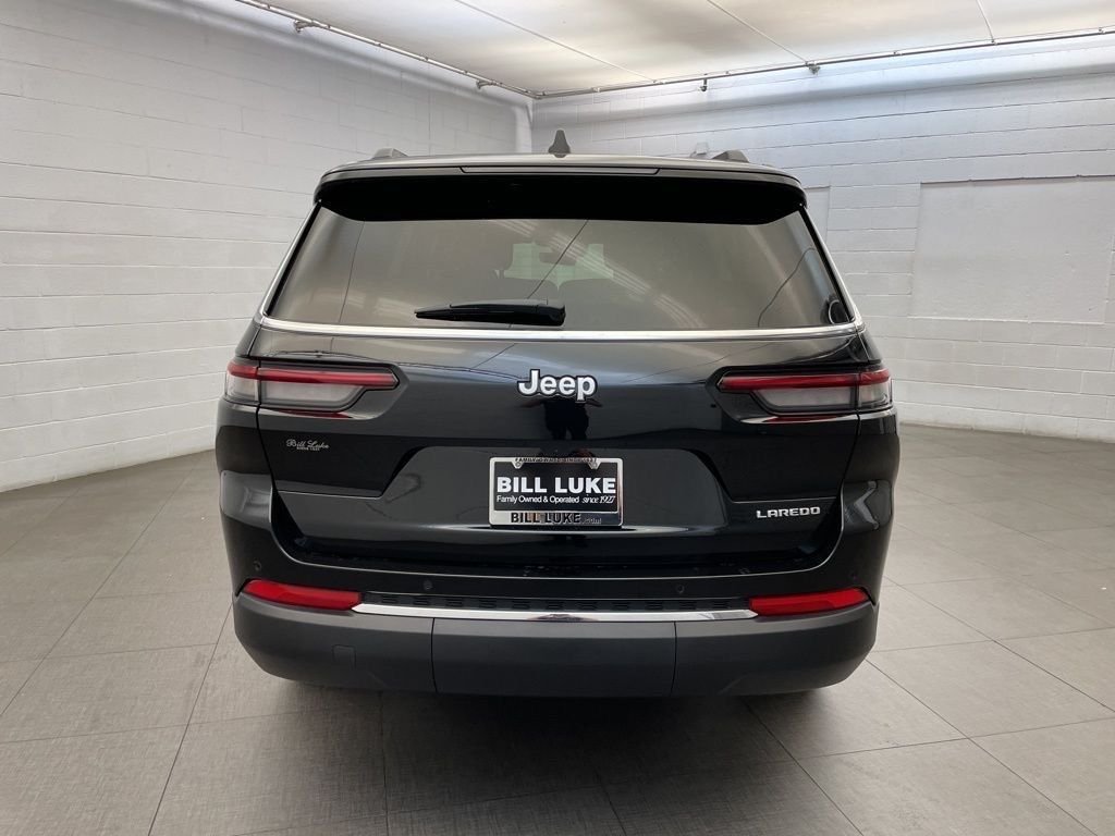 New 2026 Diamond Black Crystal Pearl-Coat Exterior Paint Jeep Laredo image 4