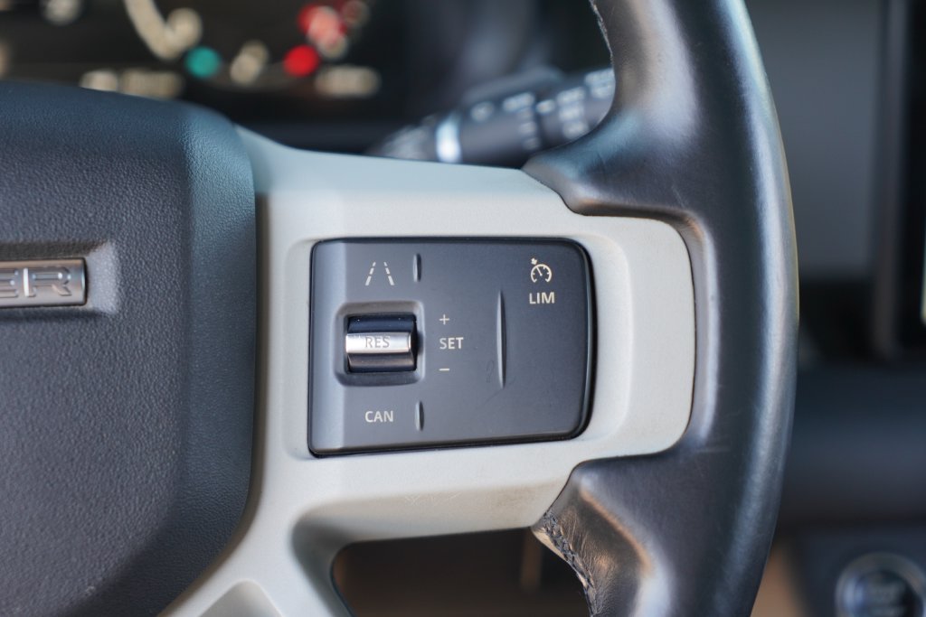 Used 2023  Land Rover S image 15