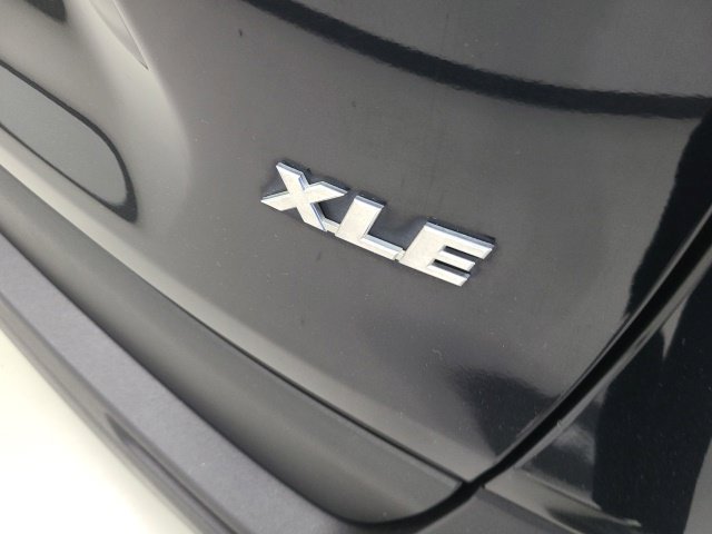 Used 2020 Midnight Black Metallic Toyota XLE Premium image 6