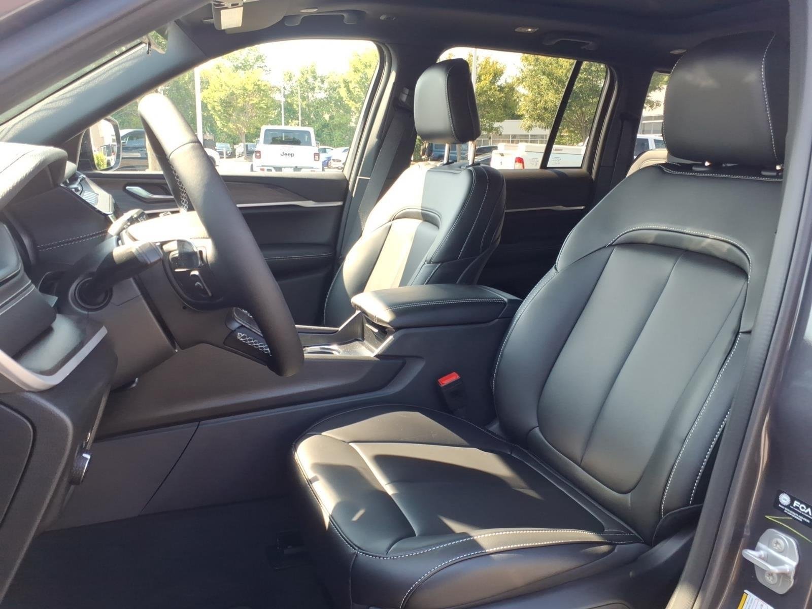 New 2026 Silver Zynith Jeep Laredo Altitude image 18