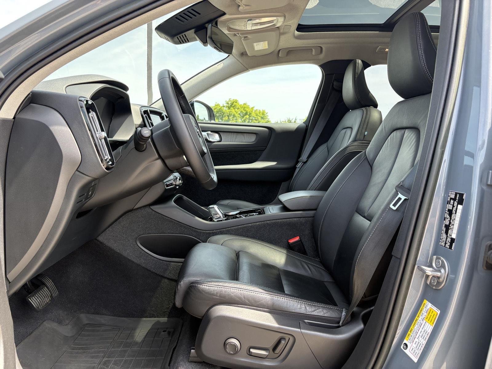 Used 2023 Thunder Grey Metallic Volvo Plus Dark Theme image 10
