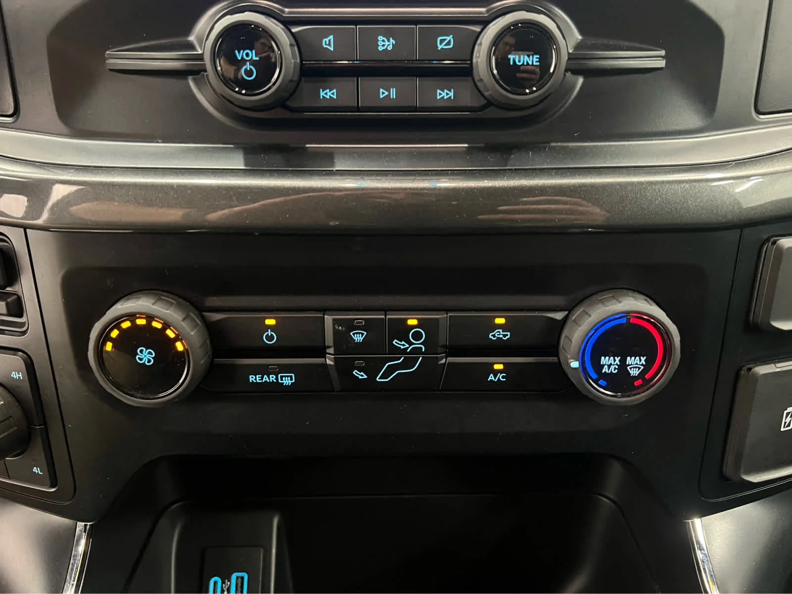 Used 2023 Agate Black Metallic Ford XL image 24