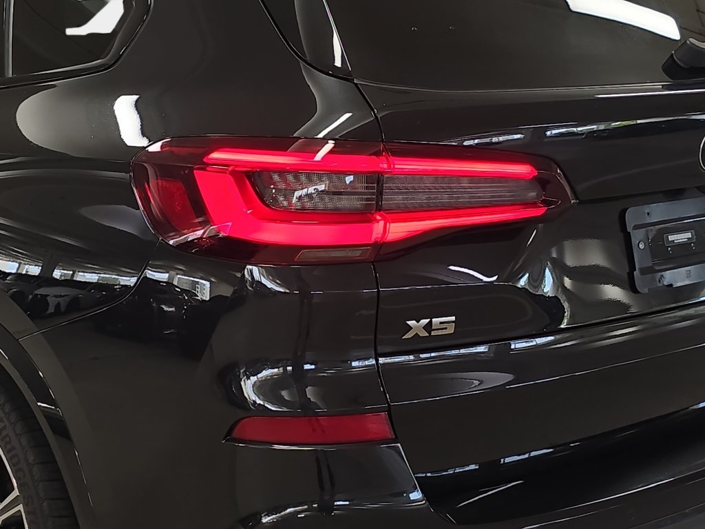 Certified Used 2023 Black Sapphire Metallic BMW M50i image 33