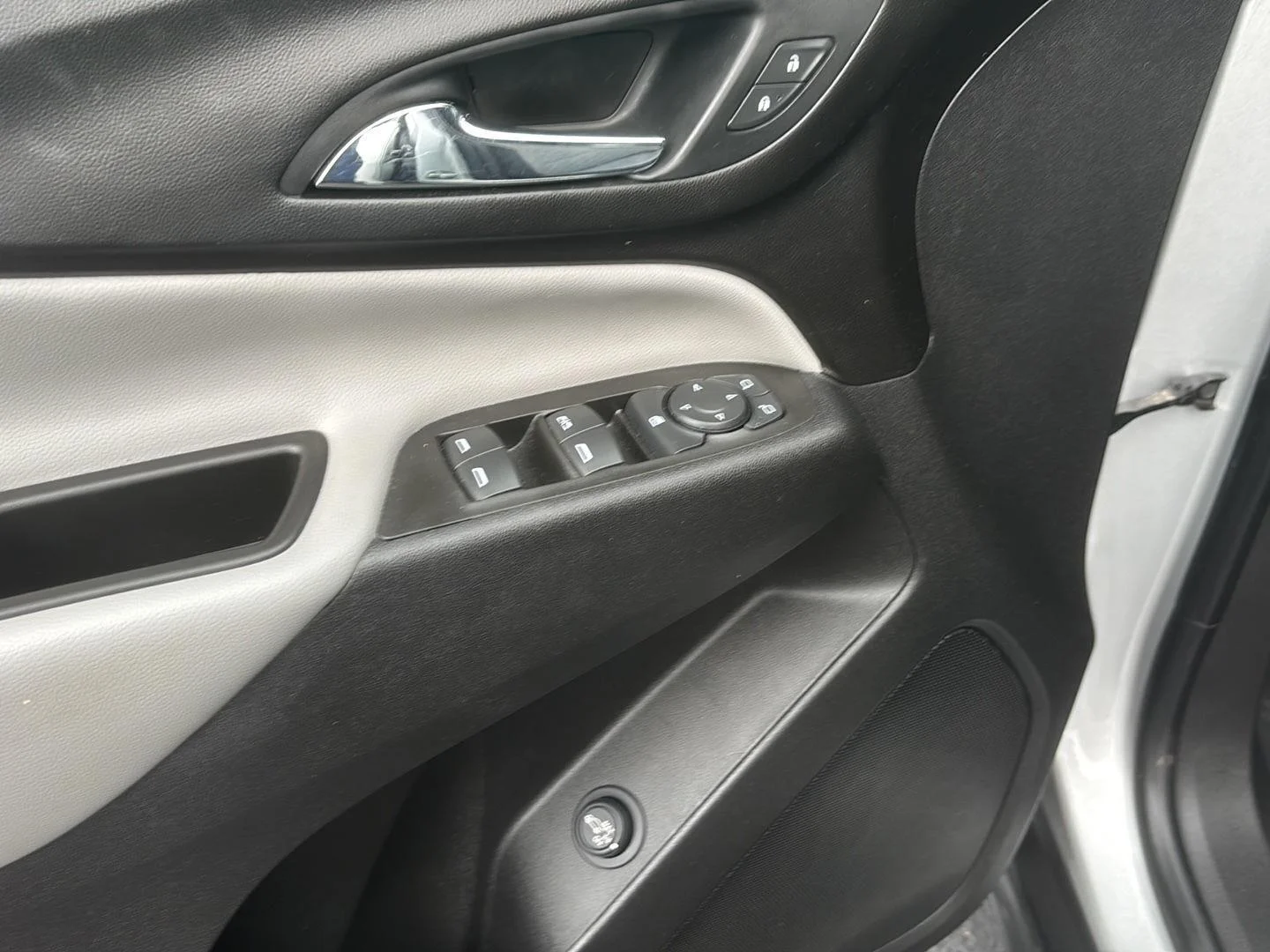 Used 2021 Silver Ice Metallic Chevrolet LT image 8