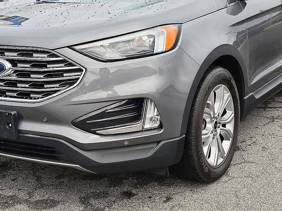 Used 2024  Ford Titanium image 9