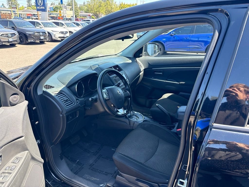 Used 2016 Black Mitsubishi 2.0 ES image 13