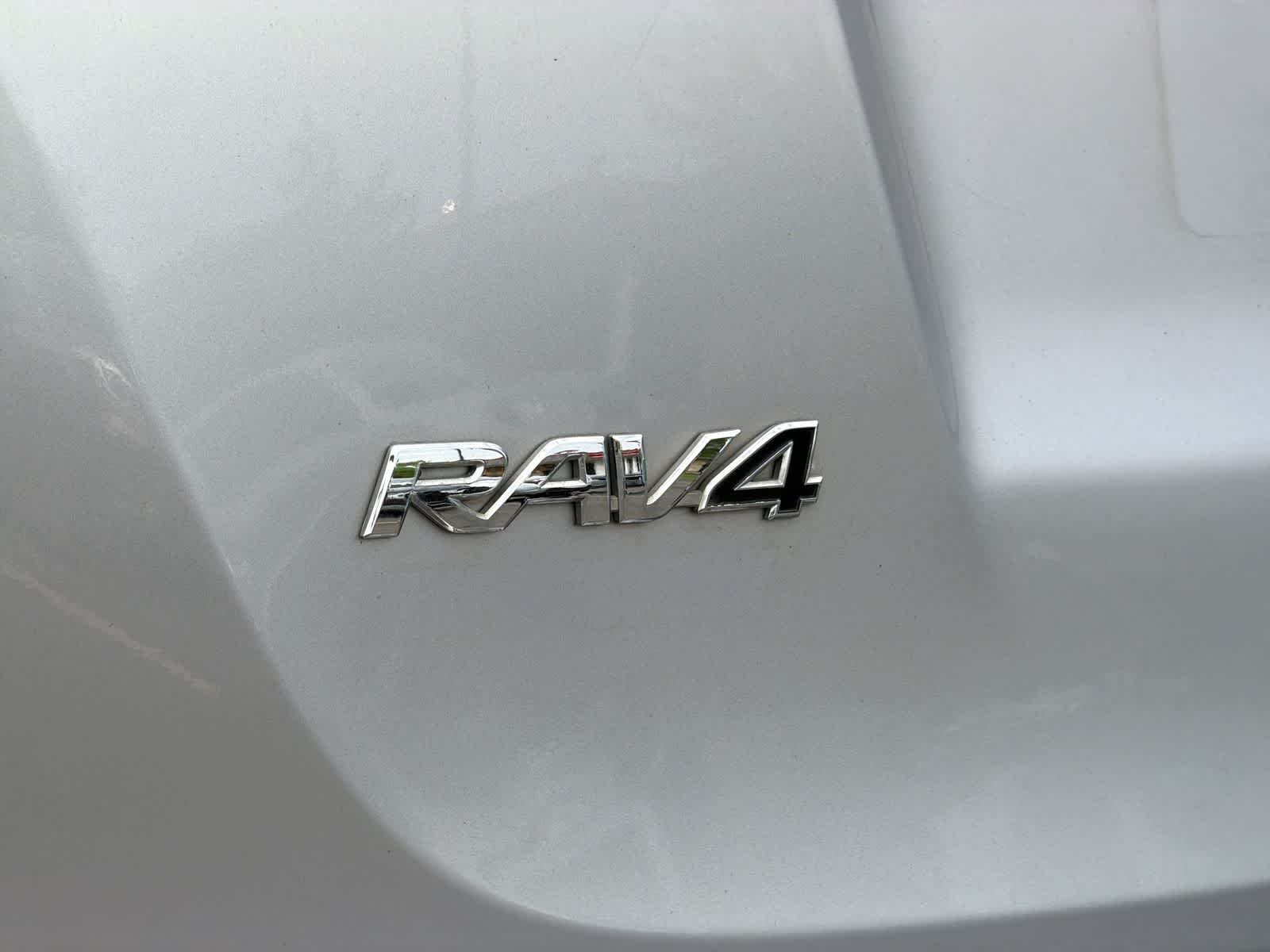 Used 2018 Silver Sky Metallic Toyota LE image 13