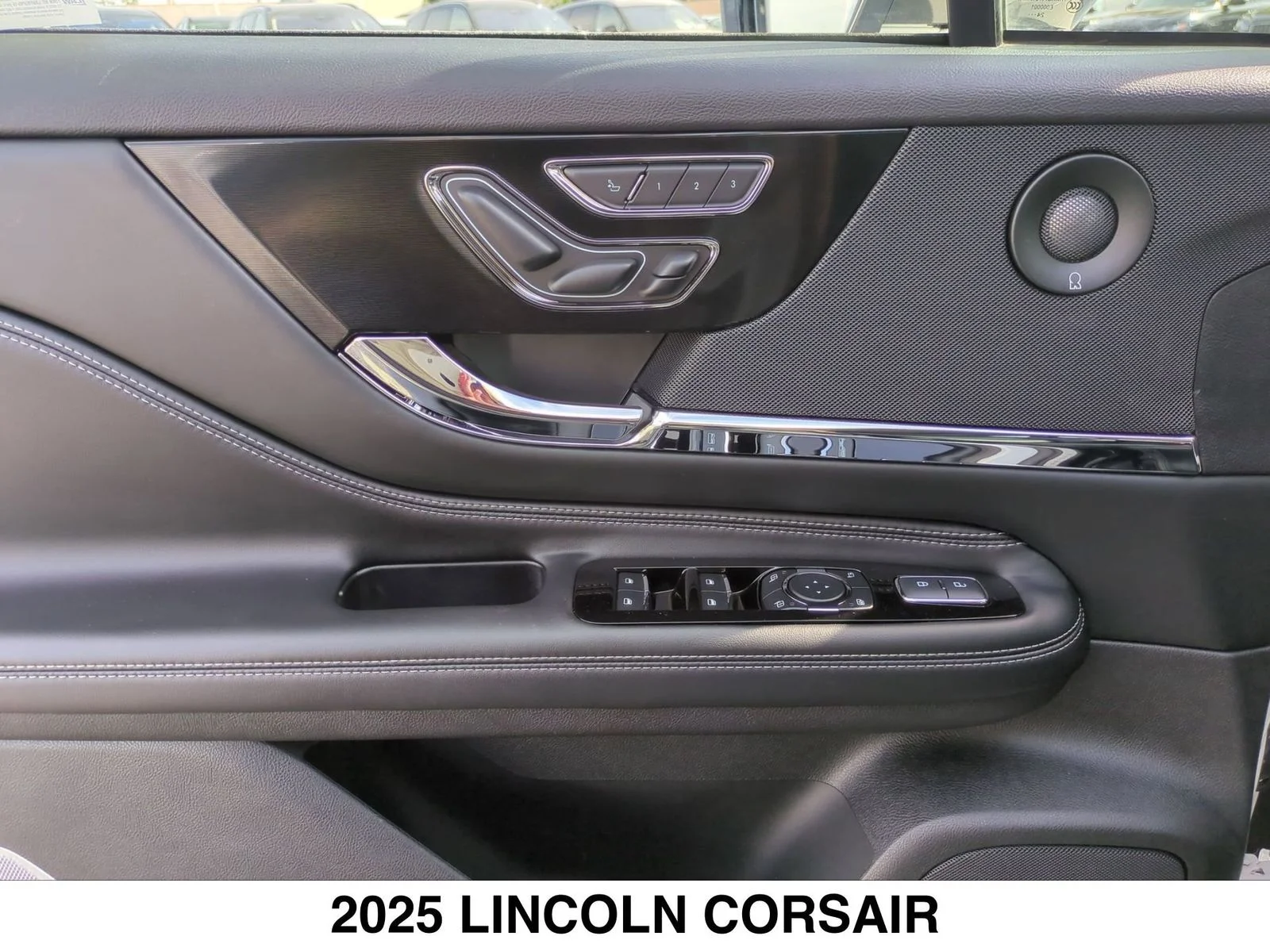 Used 2025 White Lincoln Grand Touring image 11