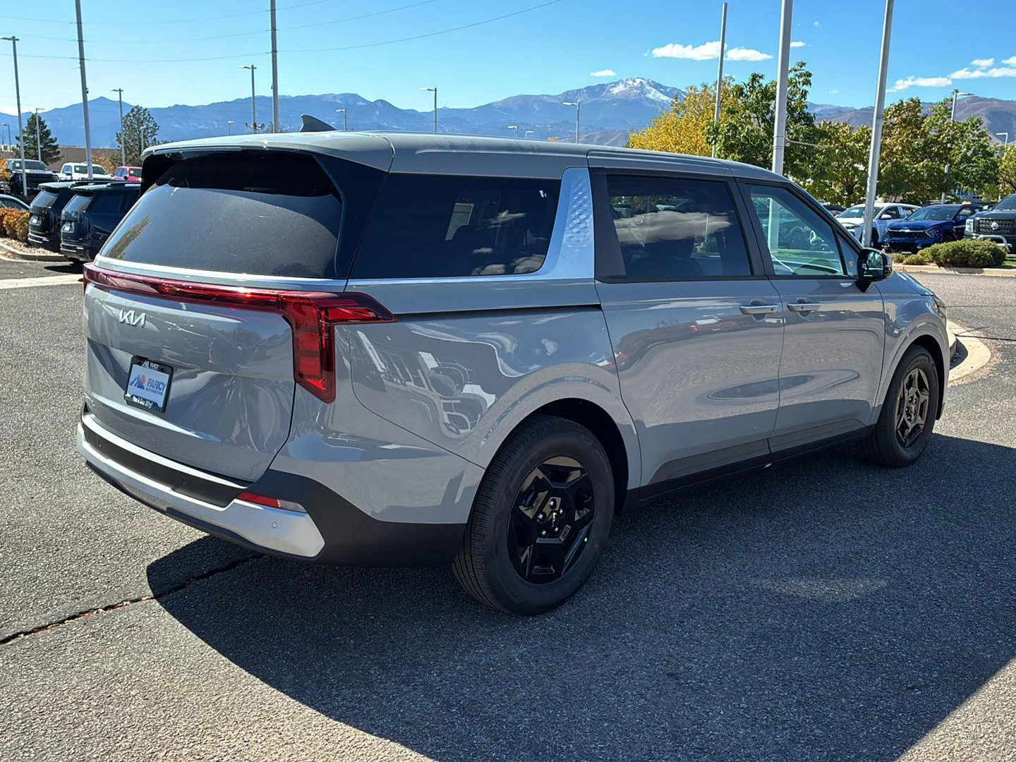 New 2027 Ceramic Silver Kia LXS image 4