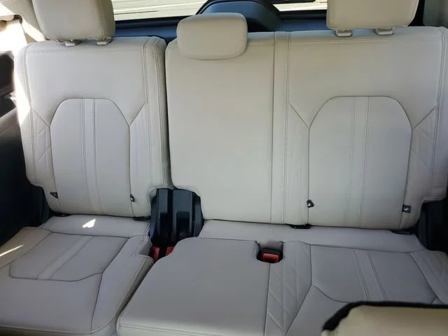 Used 2022 White Ford Platinum image 24