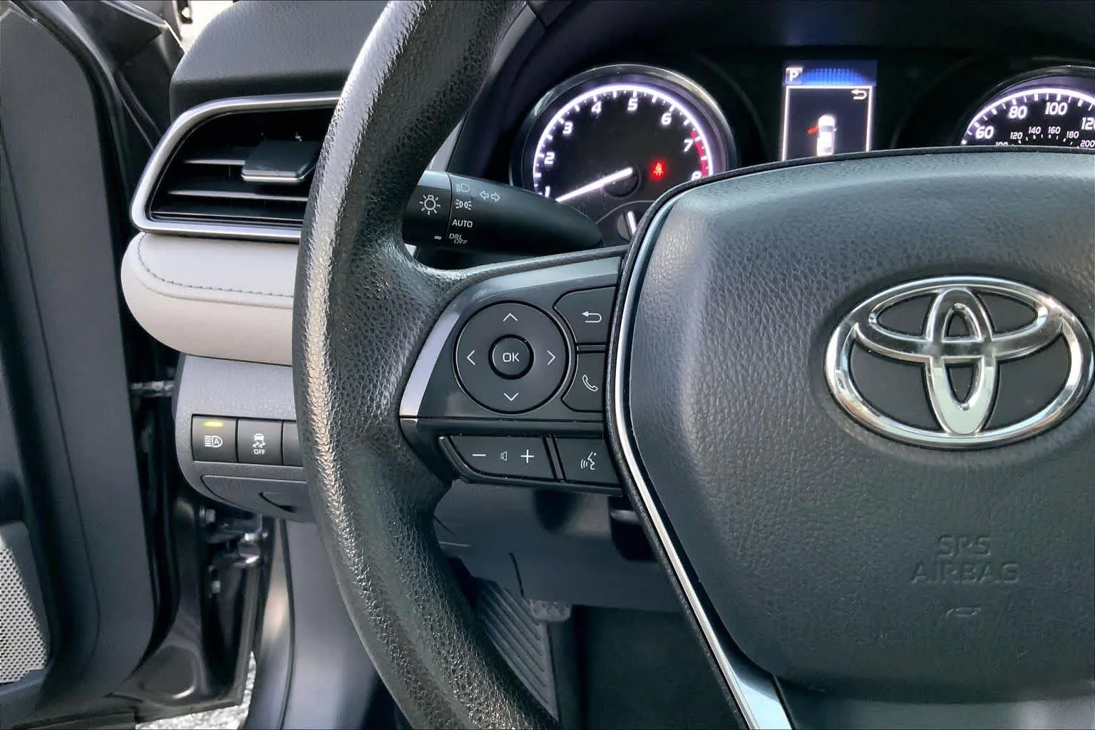 Used 2020 Predawn Gray Mica Toyota LE image 21