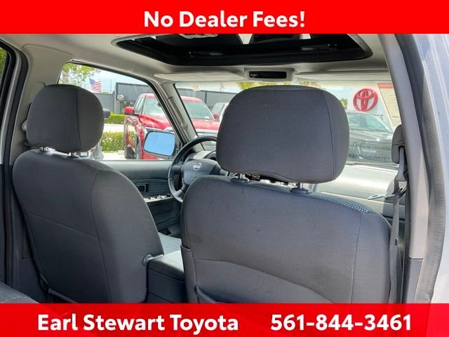 Used 2004 Silver Nissan SE image 30