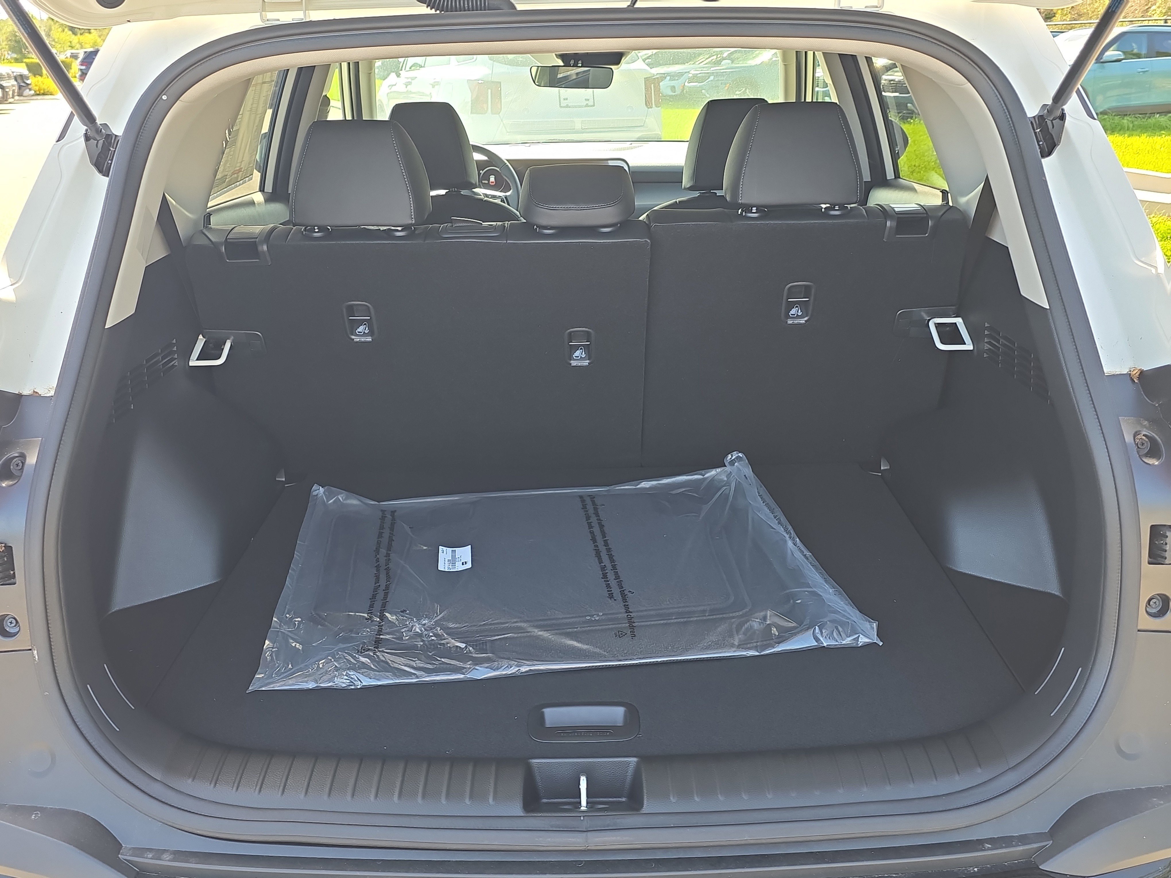 New 2026 Snow White Pearl Kia EX image 10