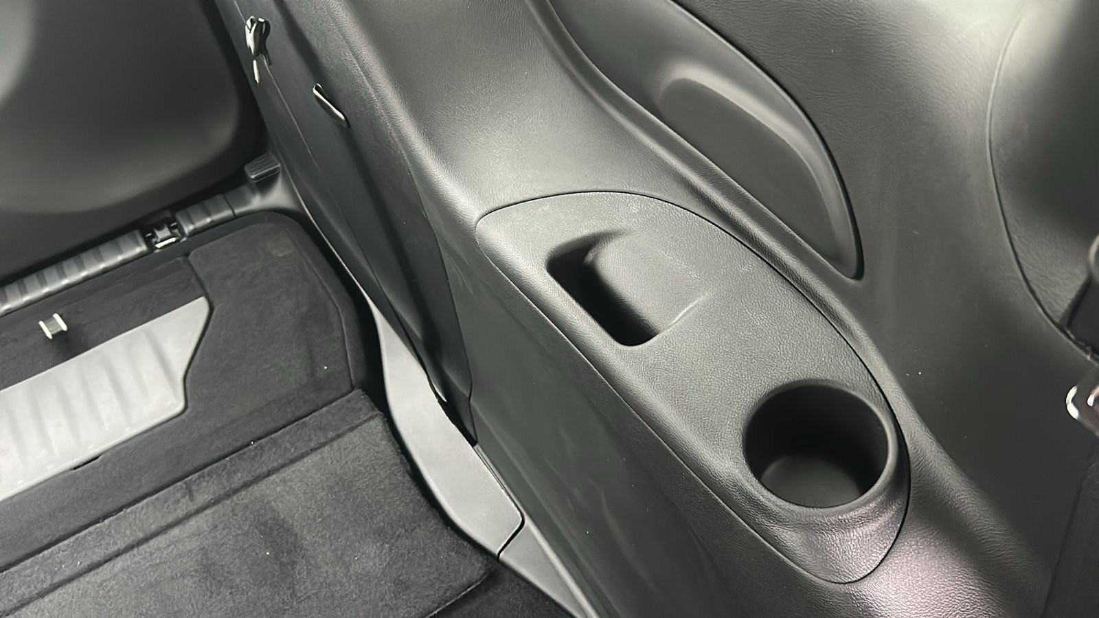 New 2026 Diamond Black Crystal Pearl-Coat Exterior Paint Chrysler Select image 35