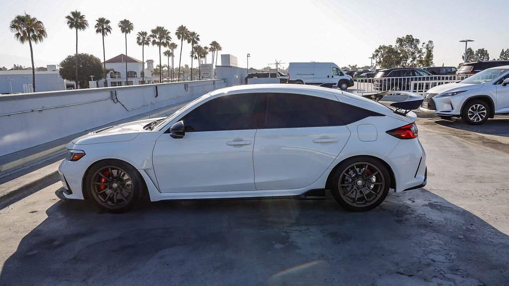 Used 2025 Championship White Honda  image 14