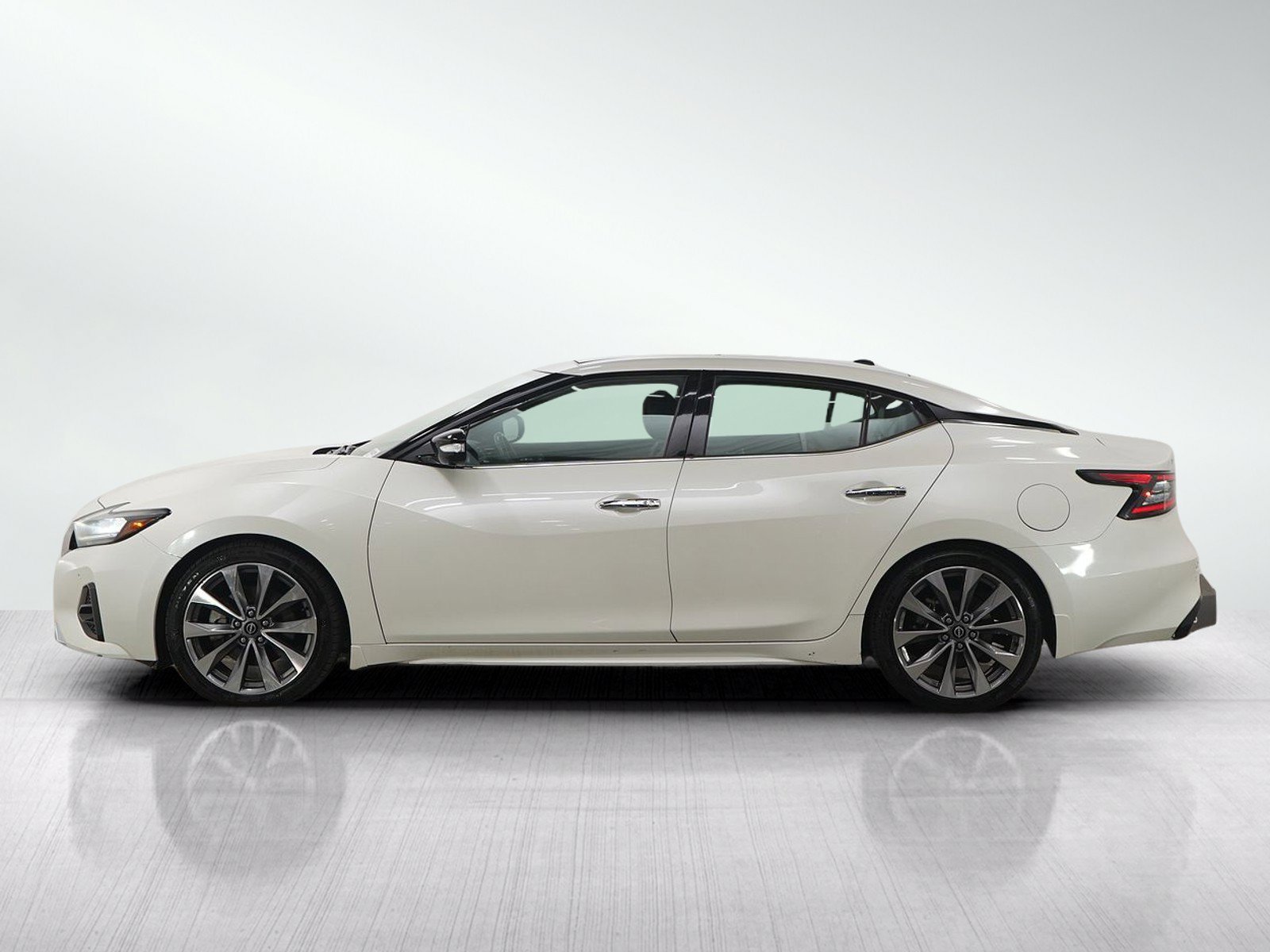 Used 2023 Nissan Maxima Platinum with VIN 1N4AA6FV7PC501540 for sale in Burnsville, Minnesota