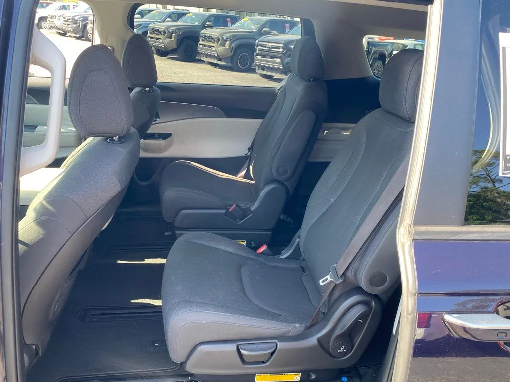 Used 2023 Blue Kia LX image 9