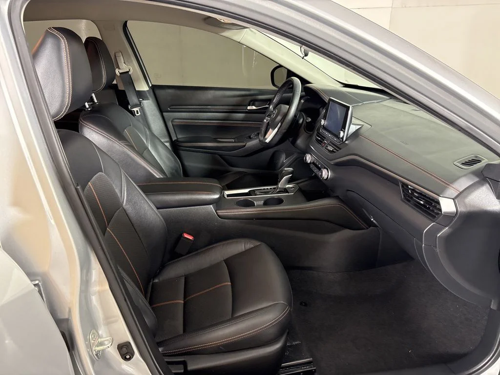 Used 2021 Silver Nissan 2.5 SR image 15
