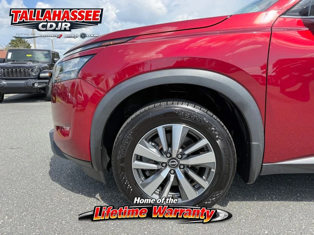 Used 2023 Scarlet Nissan SL image 14