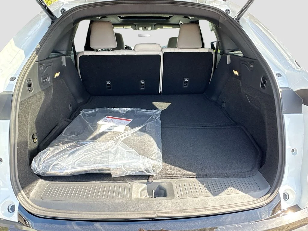 New 2027 RADIANT WHITE INFINITI Luxe AWD image 27