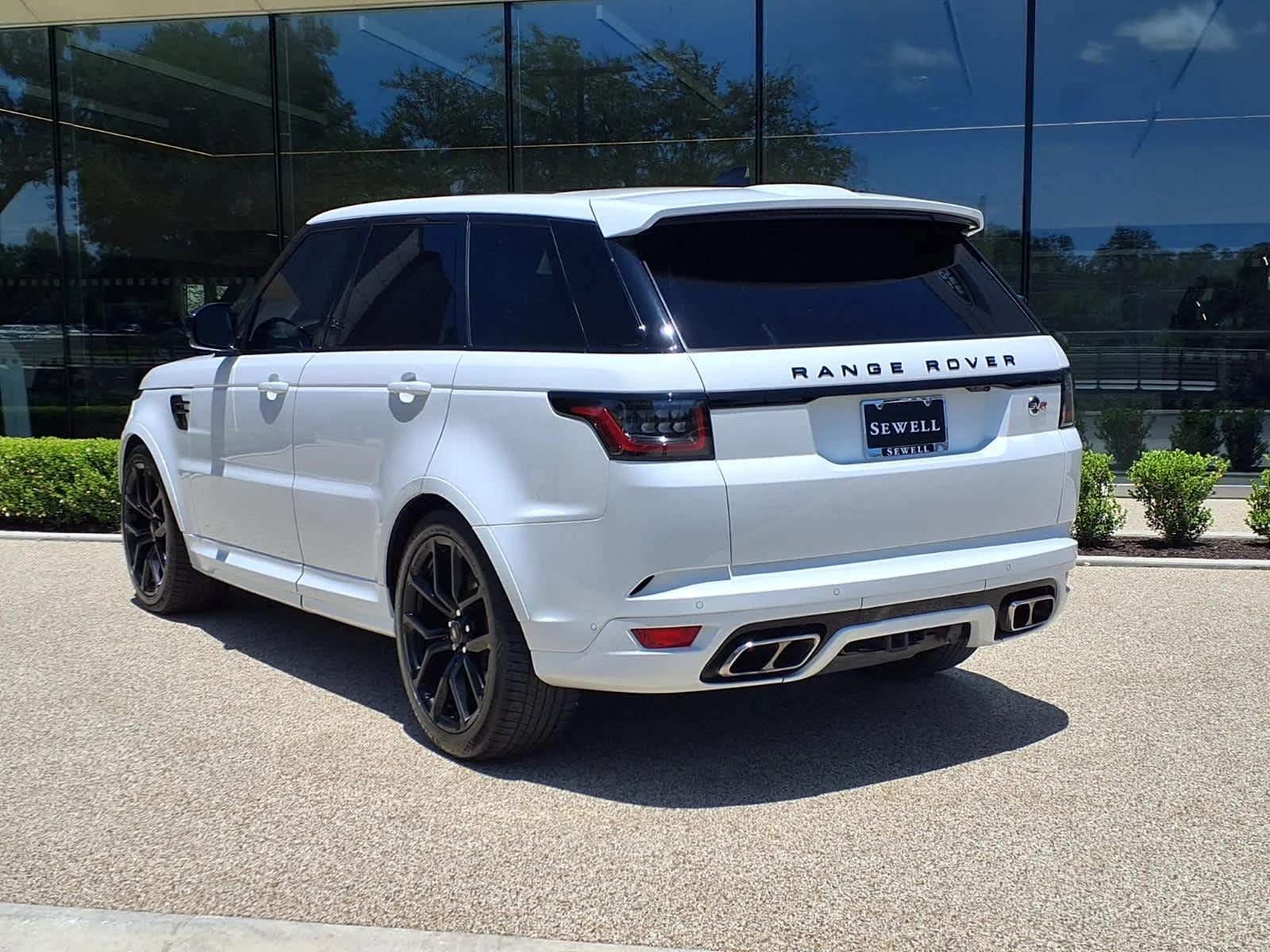 Used 2022 Fuji White Land Rover SVR image 5
