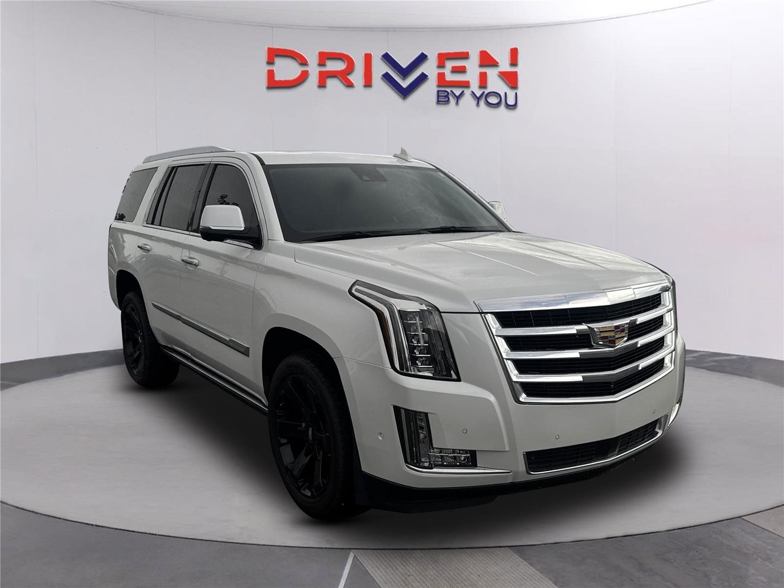 Used 2020 CRYSTAL WHITE TRICOAT Cadillac Premium Luxury image 2