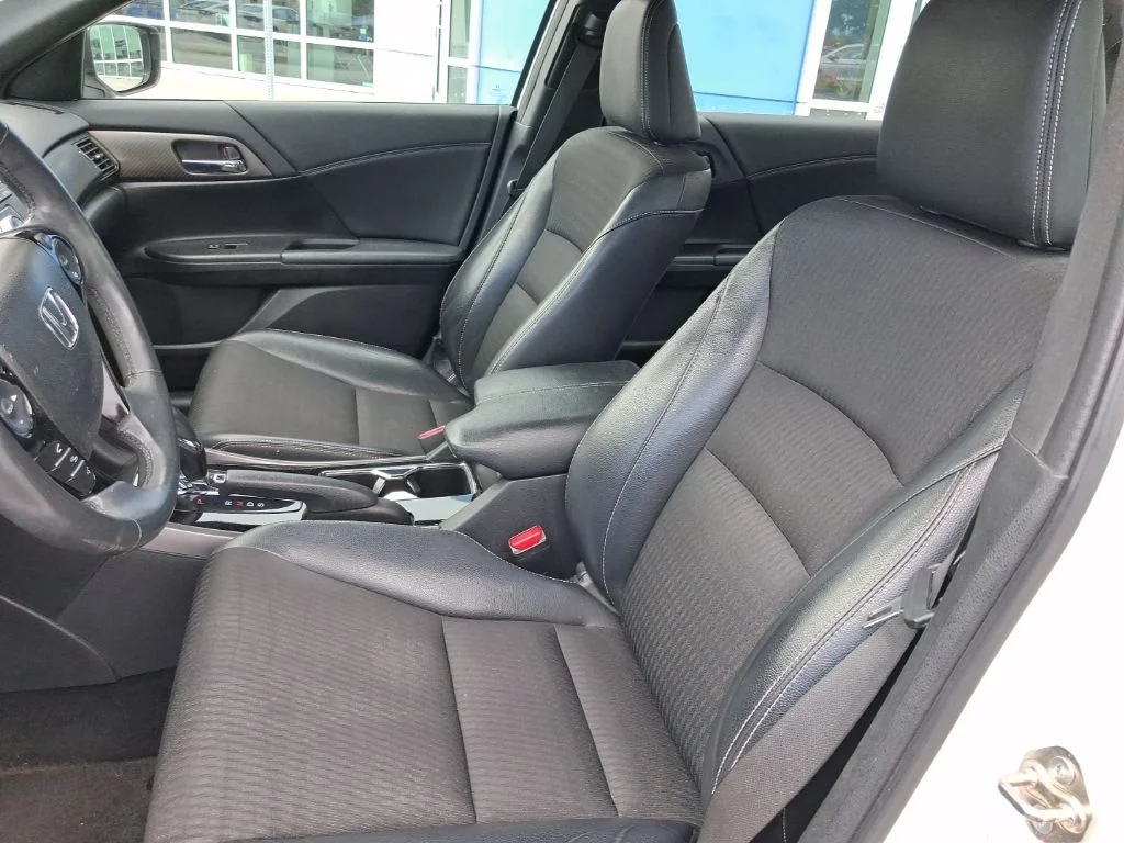 Used 2016  Honda Sport image 18