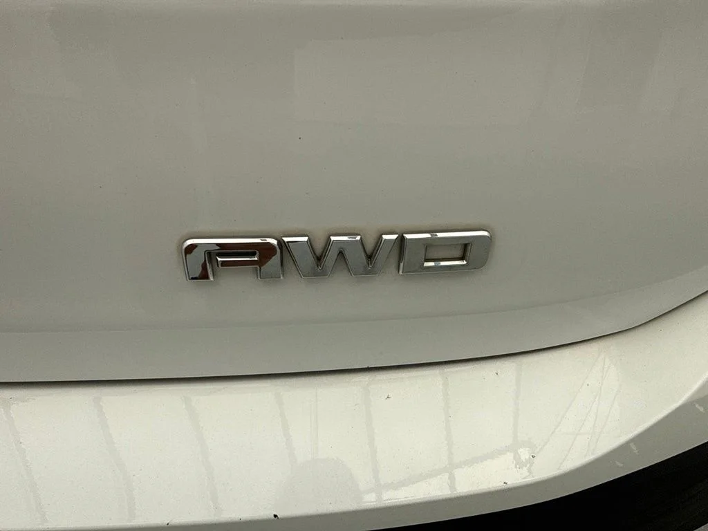 Used 2020 Summit White GMC SLE image 12