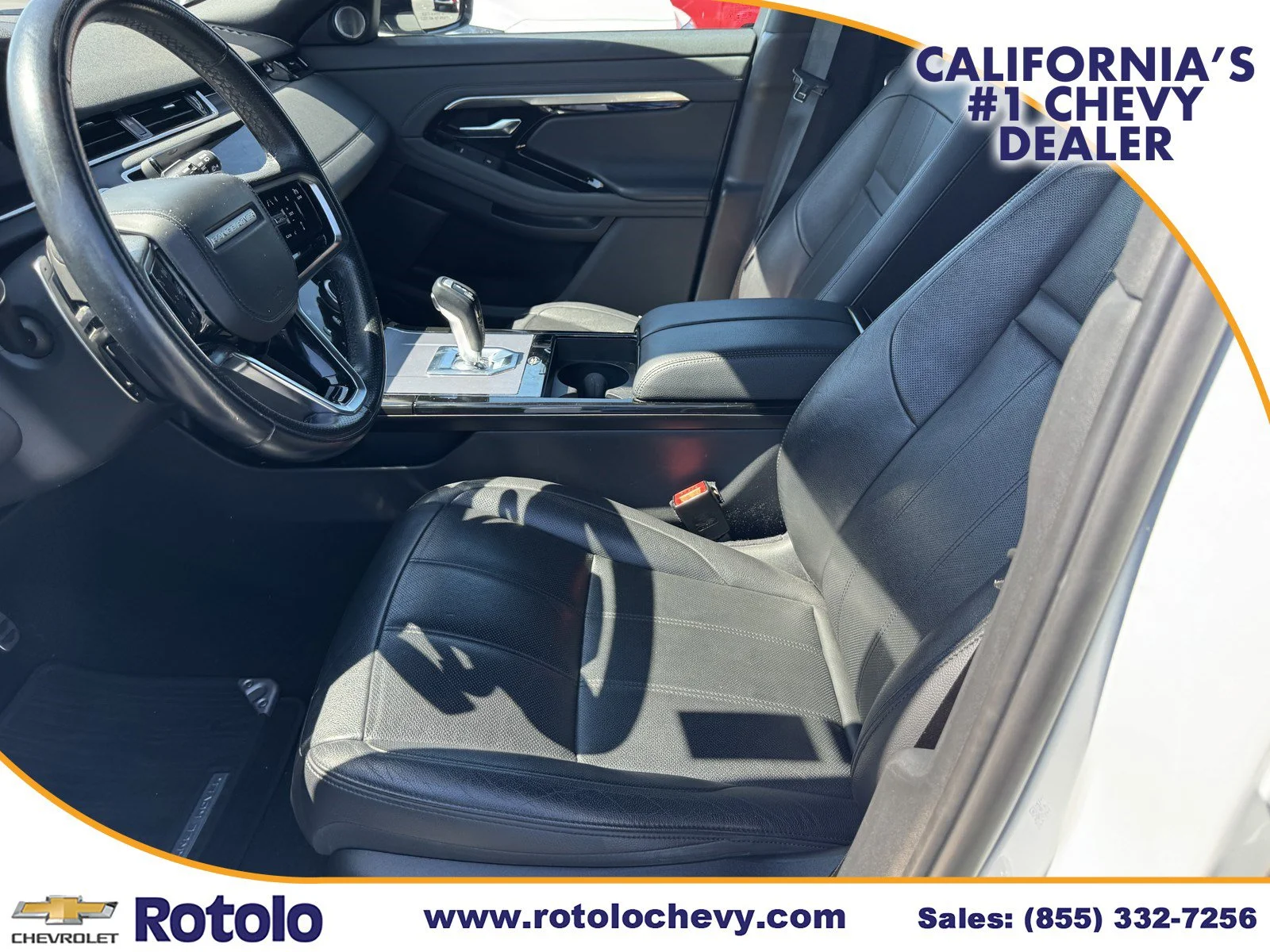 Used 2023 White Land Rover R-Dynamic SE image 14