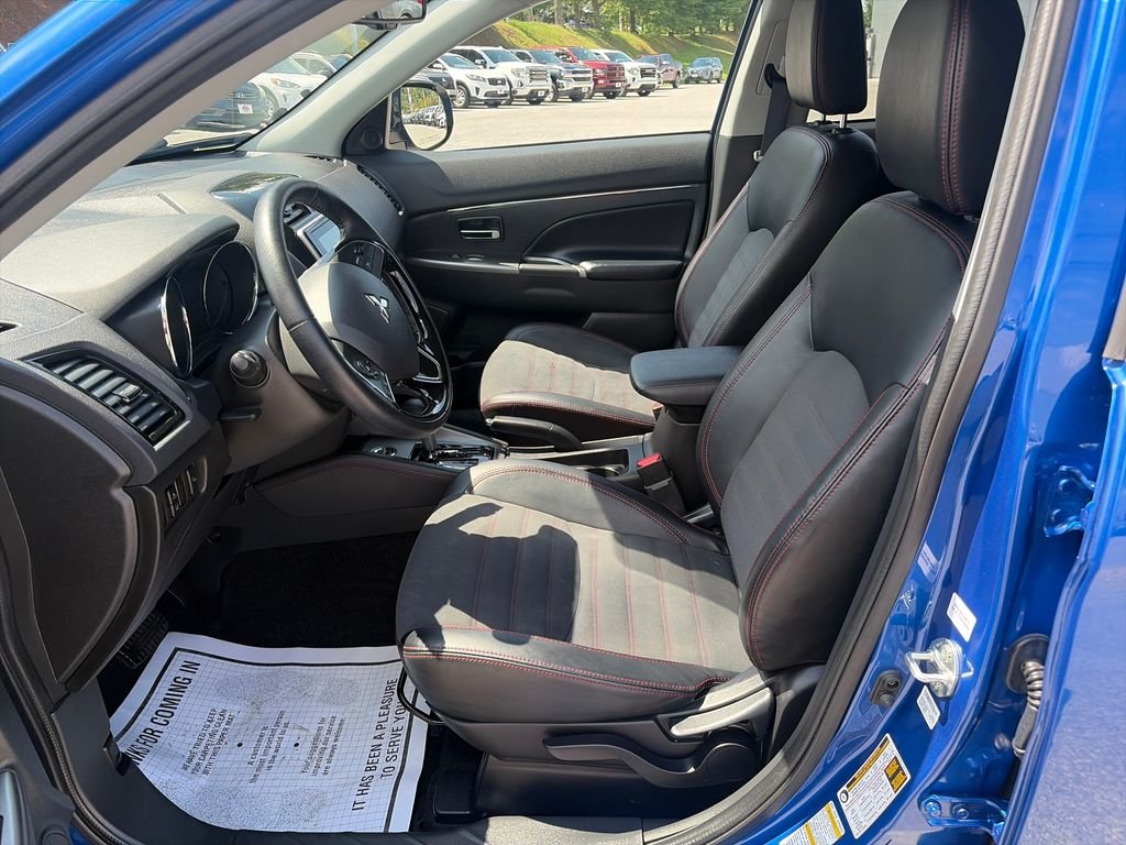 Used 2025 Blue Mitsubishi 2.0 SE image 9