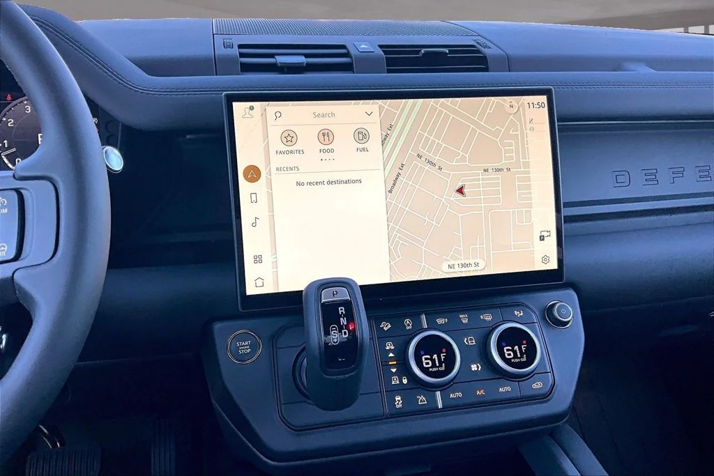 New 2026 White Land Rover X-Dynamic SE image 7
